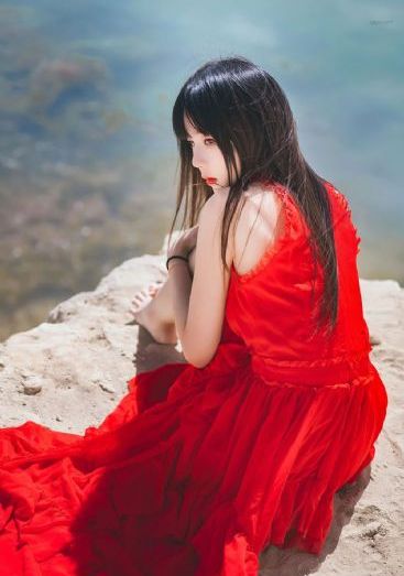 三个男人添一个女人p的视频