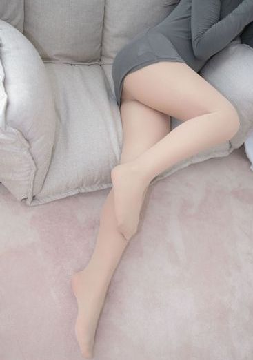 年轻的女大学生